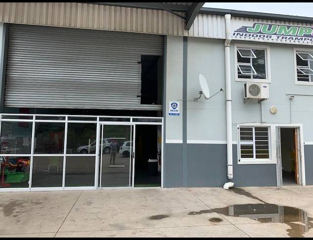1,069M² WAREHOUSE TO LET IN BRIARDENE